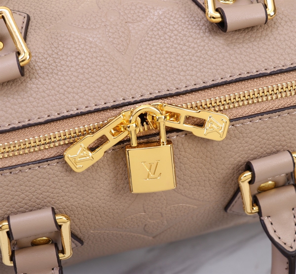 ルイヴィトンバッグ素材ディテール